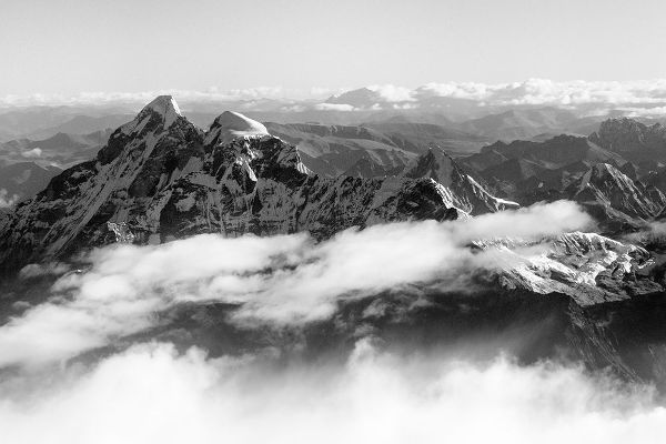 Su, Keren 아티스트의 Gauri Shankar-7134m-in the Himalayas above the clouds-Nepal작품입니다.